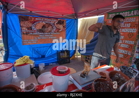 Tijuana, Mexiko: Mole Poblano, Street Market. Playas. Stockfoto