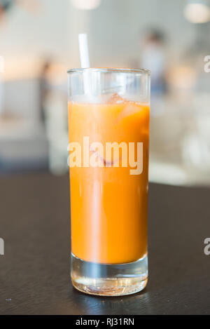 Eis Milch Kaffee im Glas Stockfoto