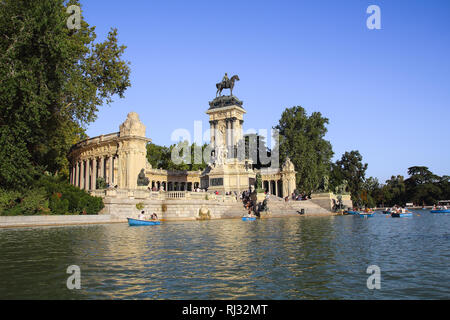 Das Denkmal für König Alfonso XII. in Buen Retiro Park, Madrid, Spanien. Stockfoto