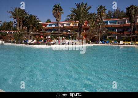 Swimmingpool des Hotel Barlovento Club Hotel, Playa Sotavento, Costa Calma, Fuerteventura, Kanarische Inseln, Spanien, Europa Stockfoto