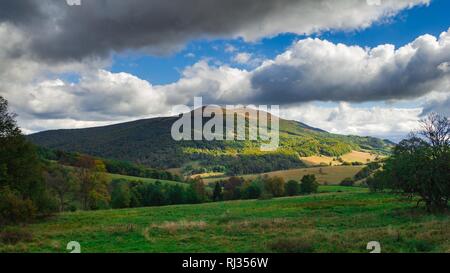 Bieszczady-gebirge in Polen. Herbst Berglandschaft. Stockfoto