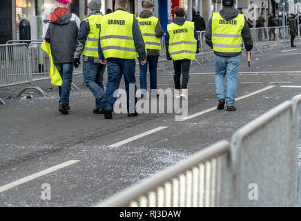 Service Bestellung auf einer Straße der Stadt. Karneval, Fastnacht oder Fasching in Deutschland. Stockfoto