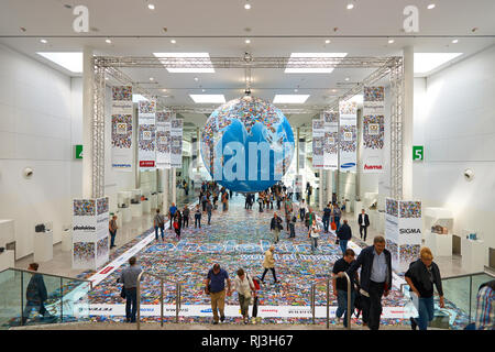 Köln, Deutschland - 19. SEPTEMBER 2014: Innerhalb des Kölner Messegelände während der Photokina Ausstellung. Die photokina ist die weltweit größte internationale fai Stockfoto