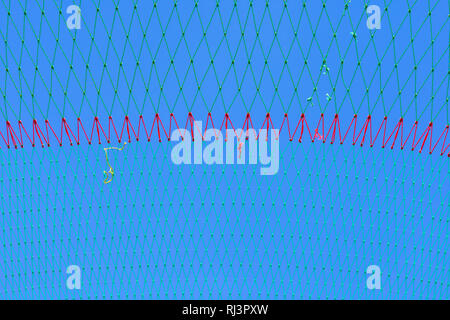 Fischernetz vor blauem Himmel, Thisted, Nordjütland, Dänemark Stockfoto