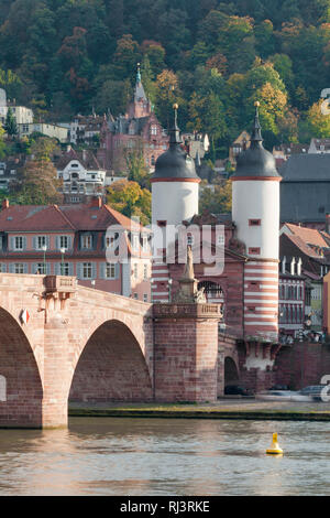 Stadttor an der Karl Theodor Brücke, Heidelberg, Baden-Württemberg, Deutschland Stockfoto