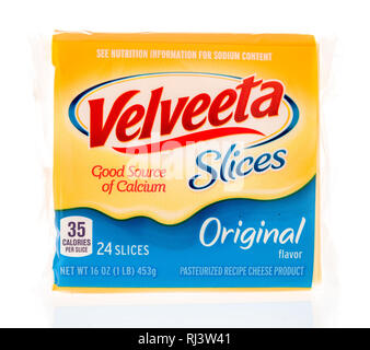 Winneconne, WI-2 Feb 2019: ein Paket von Velveeta original Käse auf einem isolierten Hintergrund Stockfoto