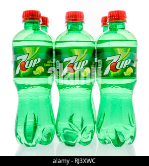 Winneconne, WI - 3. Februar 2019: ein Six Pack von 7-up Soda auf einem isolierten Hintergrund Stockfoto