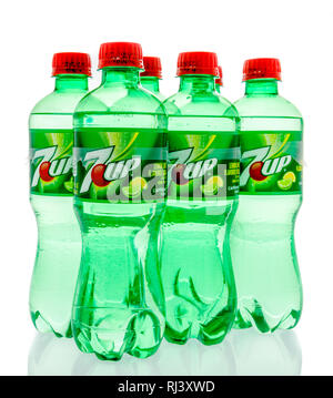 Winneconne, WI - 3. Februar 2019: ein Six Pack von 7-up Soda auf einem isolierten Hintergrund Stockfoto