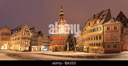 Marktplatz und Altes Rathaus im Winter, Esslingen am Neckar, Baden-Württemberg, Deutschland Stockfoto