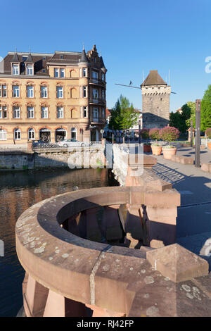 Blick über sterben Agnesbrücke in den Schelztorturm, Esslingen am Neckar, Baden-Württemberg, Deutschland Stockfoto