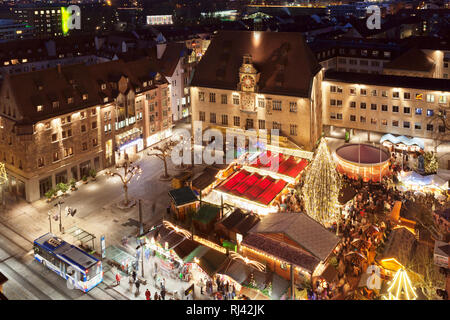 Blick von der Kilianskirche in den Weihnachtsmarkt auf dem Marktplatz, Heilbronn, Baden-Württemberg, Deutschland Stockfoto