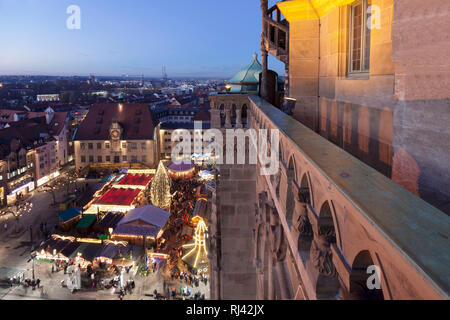 Blick von der Kilianskirche in den Weihnachtsmarkt, Heilbronn, Baden-Württemberg, Deutschland Stockfoto