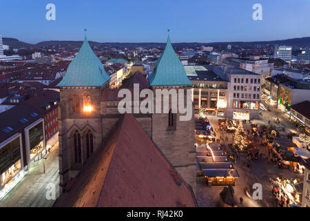 Blick von der Kilianskirche in den Weihnachtsmarkt, Heilbronn, Baden-Württemberg, Deutschland Stockfoto