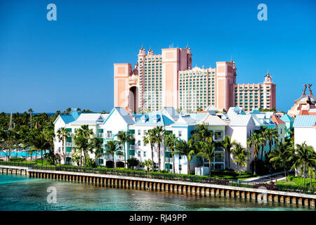 NASSAU, BAHAMAS - 9. März. 2016: Das Atlantis Paradise Island Resort, auf den Bahamas. Das Resort kosten 800 Mio. $ zu bringen, der Mythos und die Legende von der verlorenen Stadt Atlantis leben. Stockfoto