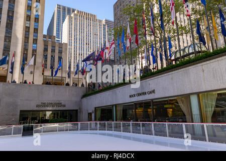 New York - 17. Oktober 2016: Außerhalb des Rock Center Cafe in der Bahnhofshalle, Rockefeller Center eine Eislaufbahn in Manhattan, New York City Stockfoto