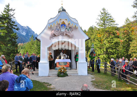 Deutschland, Bayern, Isartal, Lautersee, Kapelle, Herbst, Andacht, Gl?ubige Stockfoto