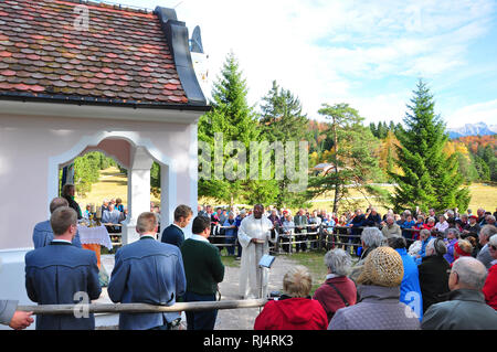 Deutschland, Bayern, Isartal, Lautersee, Kapelle, Herbst, Andacht, Gl?ubige Stockfoto