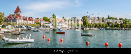 Château d'Ouchy am Genfer in Lausanne, Schweiz. Lausanne ist der Hauptort des Schweizer Kantons Waadt. | Marina und Château d'Ouchy Lausanne Stockfoto