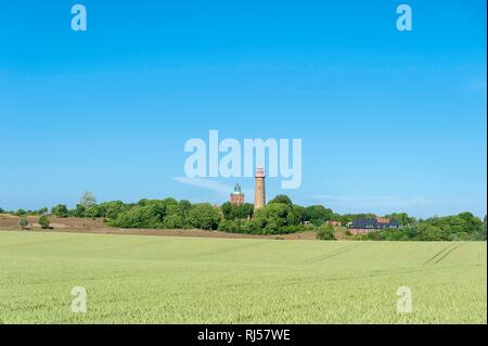 Korn Feld vor Schinkel Turm und neuen Leuchtturm, Putgarten, Rügen, Mecklenburg-Vorpommern, Deutschland Stockfoto