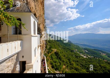 Serbian-Orthodox Kloster Ostrog, Kirche in der Felswand, Provinz Danilovgrad, Montenegro Stockfoto