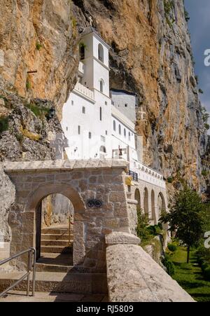 Serbian-Orthodox Kloster Ostrog, Kirche in der Felswand, Provinz Danilovgrad, Montenegro Stockfoto