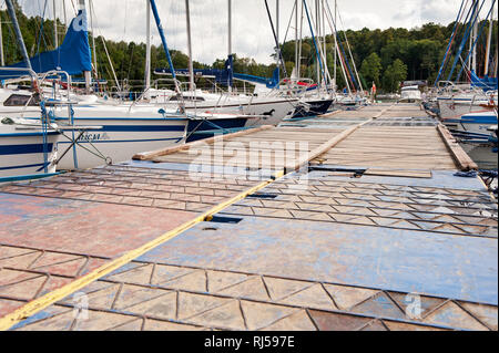 Boote am Nidzkie See, Marina u Faryja in Ruciane-Nida, Masurischen Seenplatte, Polen, Europa, niemand zu überbrücken, Stockfoto