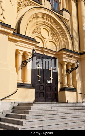 Türen der Östlichen Orthodoxen Kirche in Warschau, Relikt, dem sogenannten Sobor Swietej metropolitalny Rownej Apostolom Marii Magdaleny w Warszawie oder Cerkiew Stockfoto