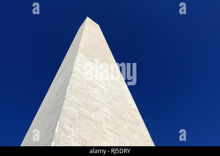 Ein Blick auf das Washington Monument in Washington, D.C. zu Ehren des ersten Präsidenten George Washington. Stockfoto