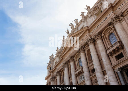 Europa, Italien, Latium, Rom, Vatikan, Fassade des Petersdoms Stockfoto