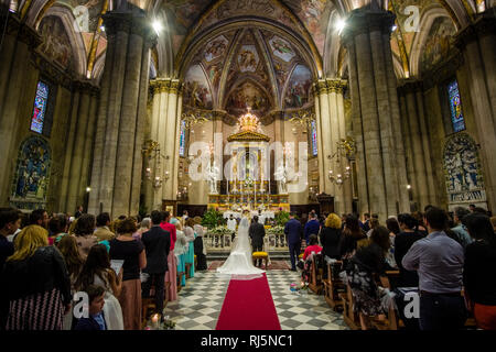 Trauung in der Kathedrale von Arezzo, Kathedrale Ss. Donato e Pietro, Duomo di Arezzo Stockfoto