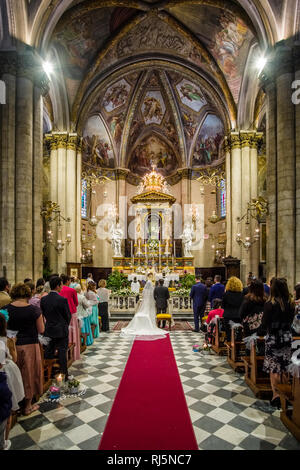 Trauung in der Kathedrale von Arezzo, Kathedrale Ss. Donato e Pietro, Duomo di Arezzo Stockfoto