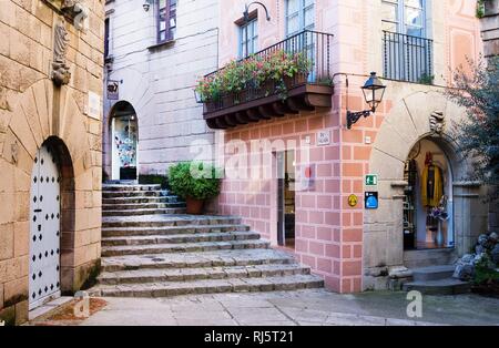 Barcelona, Spanien - 21. Januar 2019: Gebiet der einzigartigen architektonischen Komplex Poble Espanyol das Spanische Dorf, wo Kopien von bekannten und schönen Stockfoto