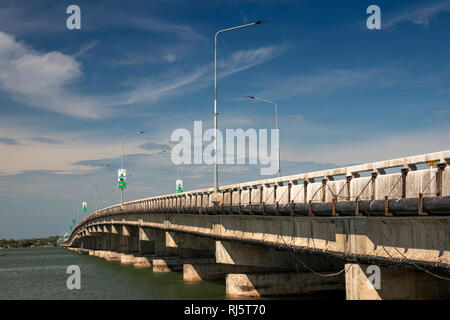 Kambodscha, Preah Koh Kong, krong Khemara Phoumin, Koh Kong Brücke über Prek Kaoh Pao Fluss in Thailand Stockfoto