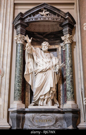 Europa, Italien, Latium, Rom, Petrusstatue in der Kirche San Giovanni in Laterano Stockfoto