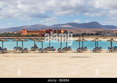 Fuerteventura, Spanien - Januar 15, 2019: Die Menschen im Urlaub in Caleta de Fuste, Fuerteventura, Spanien Stockfoto