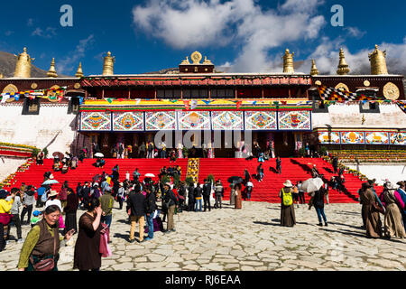 Tibet, Pilger am Kloster Drepung Stockfoto