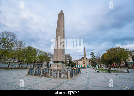 Antike Ägyptische Obelisk von Theodosius an der Stelle der antiken Römischen Hippodrom von Konstantinopel. Sultanahmet Square in Istanbul, Türkei Stockfoto