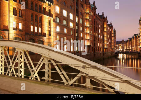 Und wandrahmsfleetbrücke Wandrahmsfleet, Speicherstadt, UNESCO Weltkulturerbe, Hamburg, Deutschland Stockfoto