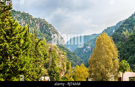 Berge in der Nähe der Jeita Grotto im Libanon Stockfoto