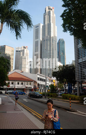 01.02.2019, Singapur, Republik Singapur, Asien - Street Scene und Wolkenkratzer in Singapore's Central Business District, Raffles Place. Stockfoto