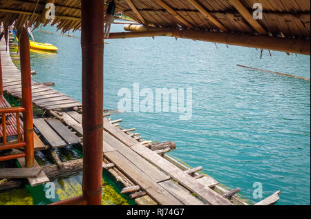 Floating Bungalow in Cheow Lan Lake, Khao Sok, Thailand Stockfoto