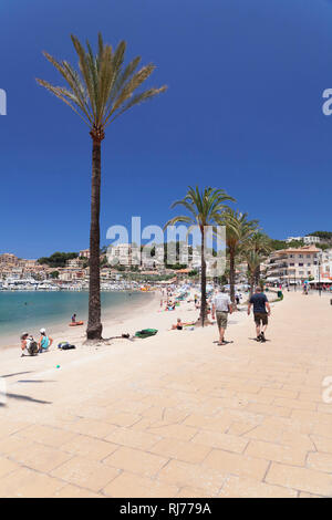 Stadtstrand Playa d'Es Traves und Promenade Passeig Es Traves, Port de Soller, Mallorca, Balearen, Spanien Stockfoto