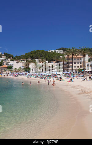 Stadtstrand Playa d'Es Traves und Promenade Passeig Es Traves, Port de Soller, Mallorca, Balearen, Spanien Stockfoto