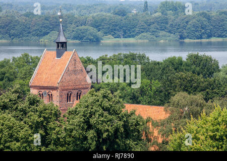 Deutschland, Niedersachsen, Bad Zwischenahn, Sankt-Johannes-Kirche mit Zwischenahner Meer, Stockfoto