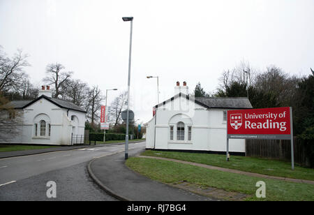 Einen allgemeinen Überblick über ein Zeichen der Universität von Reading Whiteknights Campus, wo Daniel Williams ging von fehlt. Ein Körper hat in einem See auf dem Campus, die von den Offizieren auf der Suche nach dem fehlenden Schüler im Lesen gefunden worden. Stockfoto