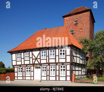 Das scharfrichterhaus in der Altstadt mit Wehrturm, Verden, Niedersachsen, Deutschland, Stockfoto