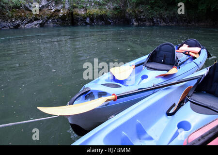 Kajaks auf Canyon River. Stockfoto