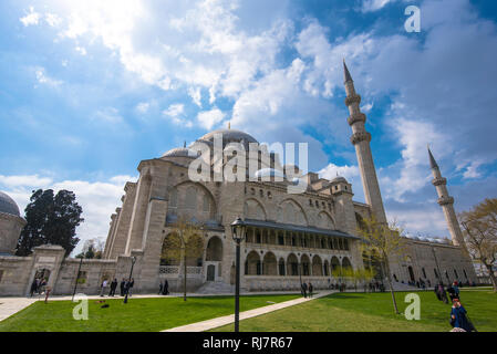 Innenhof der Süleymaniye Moschee, die Ottoman Imperial Moschee in Istanbul Türkei. Durch die Gestaltung von Mimar Sinan Stockfoto