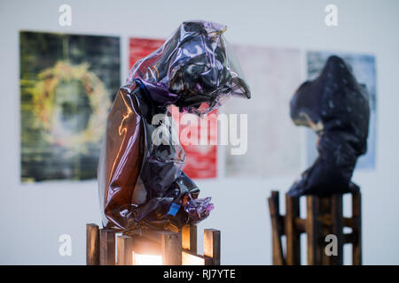 05. Februar 2019, Nordrhein-Westfalen, Düsseldorf: eine Skulptur "Untitled" von fynn Ribbeck können während der Tour von der Akademie der Künste. Einmal im Jahr Kunststudenten Stellen ihre Arbeit hier gesehen werden. Foto: Rolf Vennenbernd/dpa Stockfoto