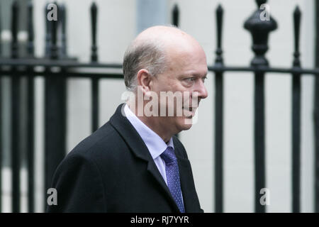 London, Großbritannien. 5. Februar 2019. Chris Grayling MP Staatssekretär für Verkehr, kommt an der Downing Street für die wöchentliche Kabinettssitzung Credit: Amer ghazzal/Alamy leben Nachrichten Stockfoto